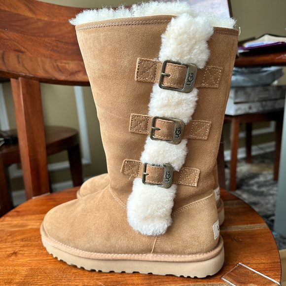 Women’s UGG Chestnut Klea Boots - Picture 8 of 16